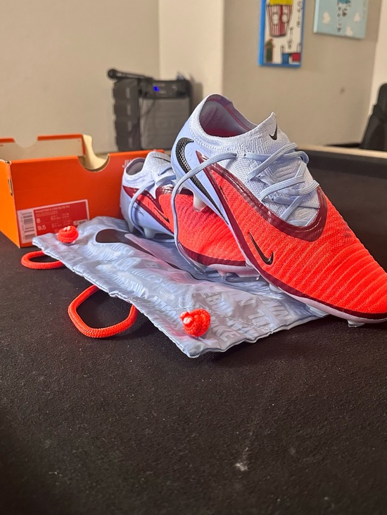 Phantom 6 Low Elite FG Cleats w/bag-box